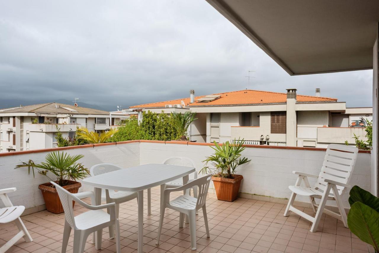 Luni Mare Bright Terrace Flat With Parking Apartment Marinella di Sarzana Exterior photo